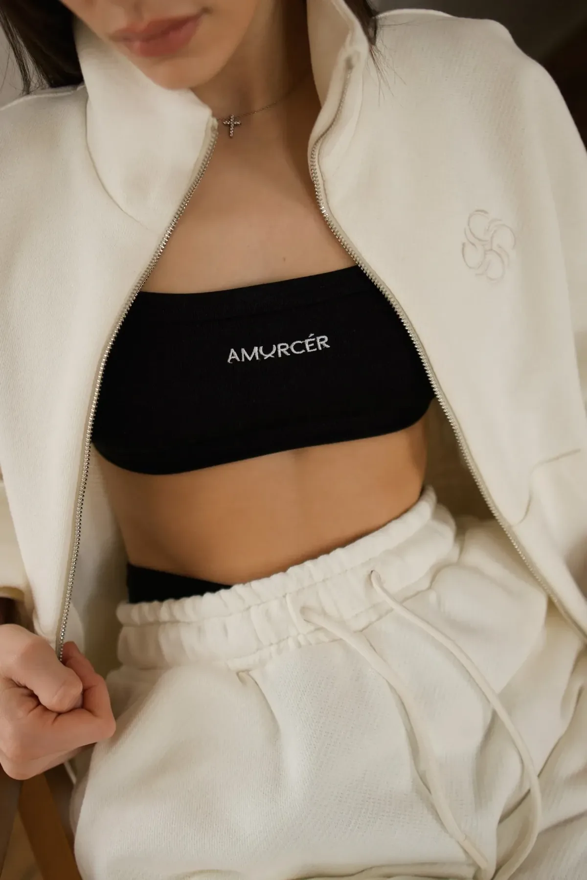 Top with Signature Embroidery Negro, foto 8